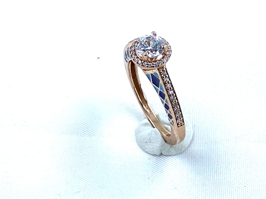 The Solitaire boldened with enamel